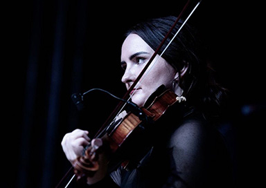 Violinist/Fiddle Player & Folk Singer